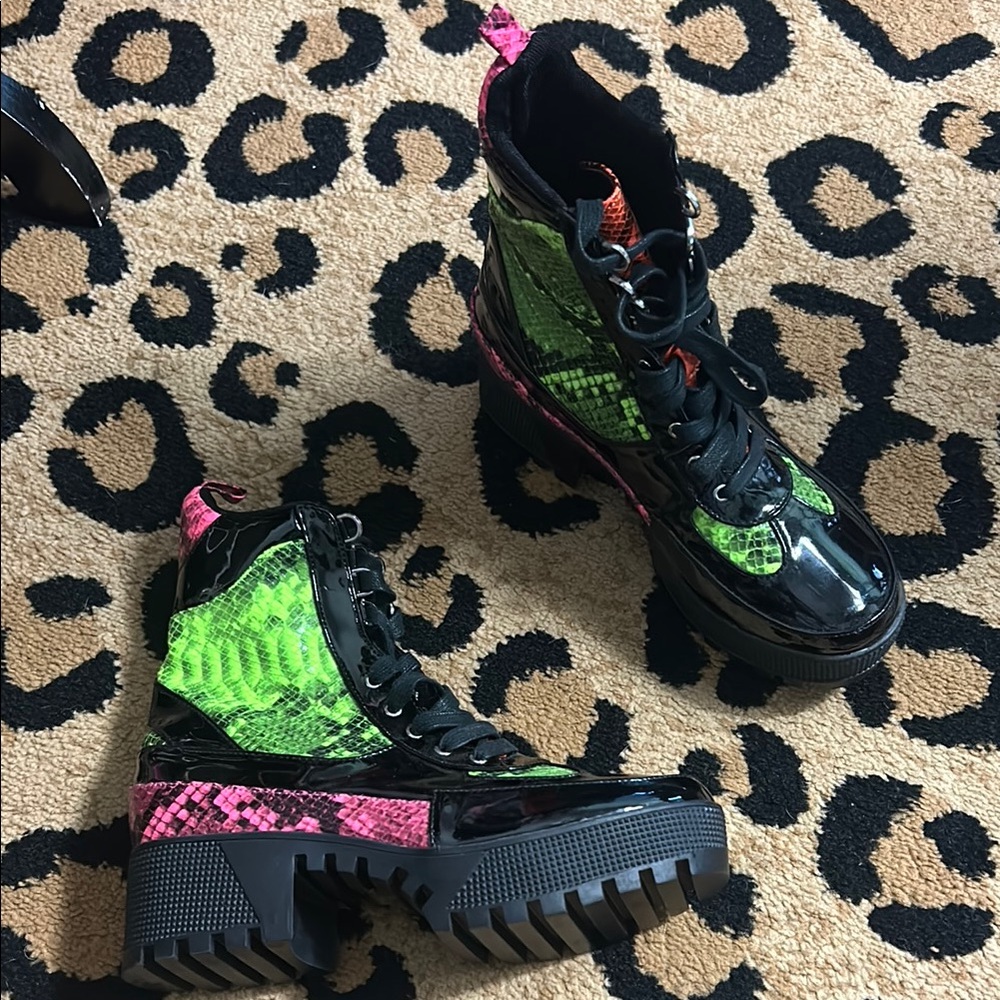 💥SOLD💥Cape Robbin Green and Pink , Orange Snake Pattern Combat Boots Size 7